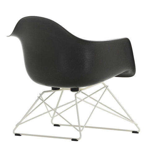 Eames Armchair in Fiberglass LAR / White Base